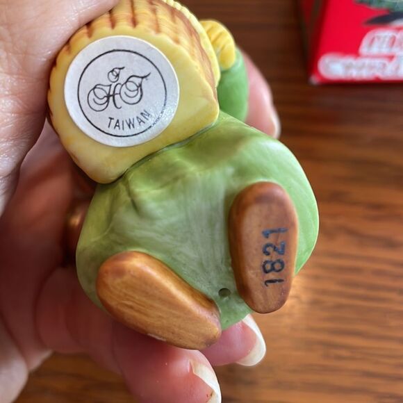 Vtg NWT Tom Tierney “Sante Claus and his Basket of Toys 1821” Christmas ornament - Picture 5 of 8